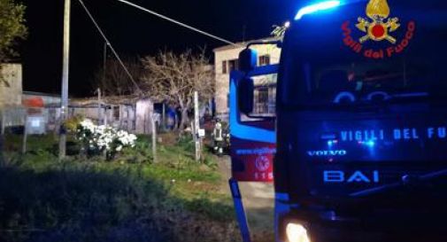 Casa in fiamme: muoiono madre e figlio. Sopravvive il padre