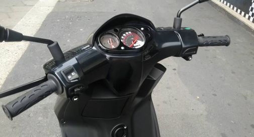 Va in Questura per l'obbligo di firma con scooter rubato, denunciato