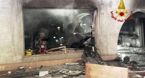 Terribile scoppio, incendio distrugge la pizzeria