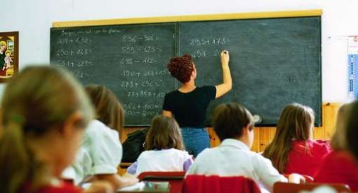 Bimbe di 8 anni tentano la fuga da scuola per andare in birreria