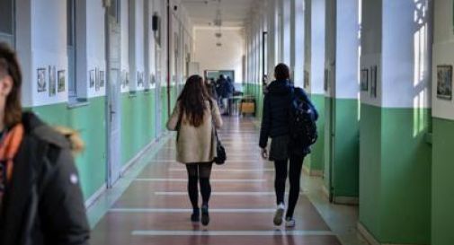 Sniffa due bustine di Oki a scuola: studentessa finisce in ospedale