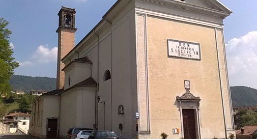 Prete in chiesa, ladri gli svaligiano la canonica