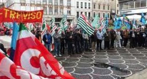 Legge di bilancio, sindacati in piazza dei Signori