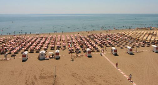 In vacanza a Caorle, muore annegata davanti agli occhi del marito