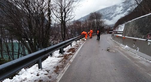 Statale Alemagna ripulita dalle frane