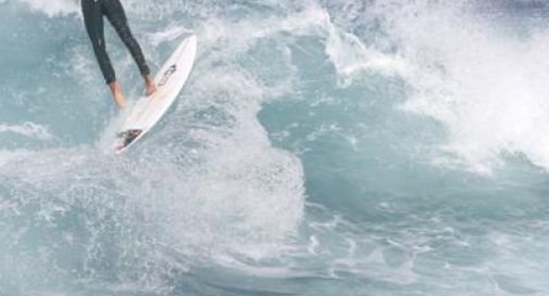 Fulmine in mare, muore giovane campionessa di surf 