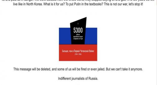 Anonymous attacca i siti dei media Russia: sulla homepage 