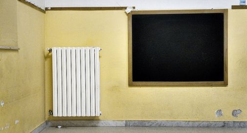 Giù il termosifone a scuola