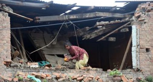 Sisma in Nepal, oltre 2.300 morti. Soccorso Alpino: 