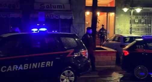 Uccide moglie, figlio disabile e padroni di casa: poi si spara 