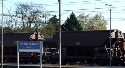 Picchiato e rapinato alla stazione dei treni