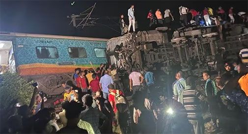 Scontro fra treni, strage in India