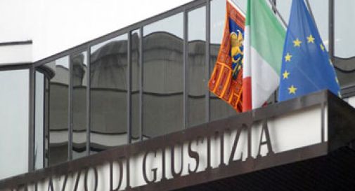 Rissa fuori dal tribunale, avvocato picchiato 