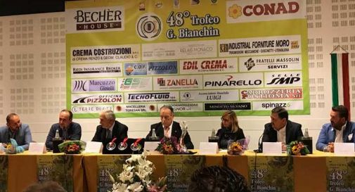 la presentazione del trofeo