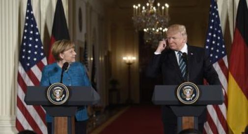 Trump riceve Merkel: 
