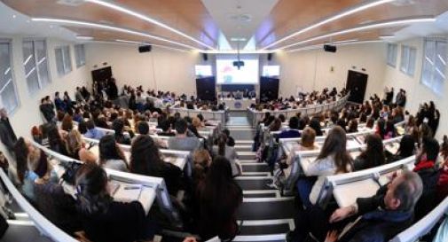 Università gratis per metalmeccanici e figli, firmato l'accordo per 160 borse di studio