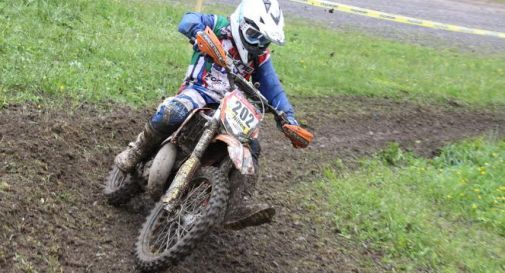 Valdobbiadene, sedicenne cade e si ferisce con la moto da enduro