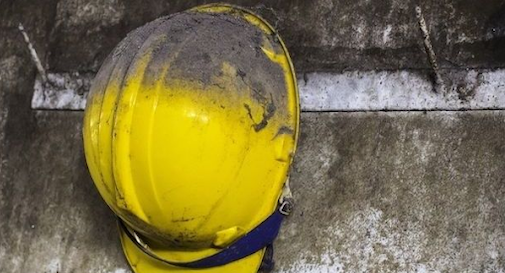 Tragedia sul lavoro: colpito alla testa, muratore perde la vita cinque giorni dopo