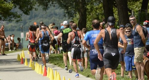 Parte il weekend del triathlon sul lago di Santa Croce