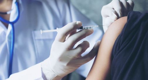 Arriva la stagione dell'influenza, pronte 140mila dosi di vaccino