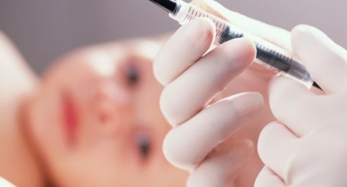 Finge di vaccinare i bambini: l'operatrice sanitaria non si presenta al lavoro