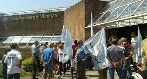 Vedelago, risparmiatori protestano davanti Popolare Vicenza