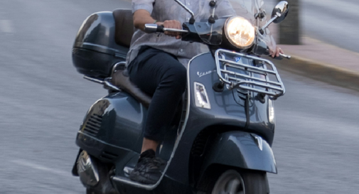 Incidente a Ponzano: Vespa contro Audi, grave il conducente dello scooter