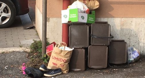 Escono di casa per abbandonare i rifiuti: 400 euro di multa per 4 ecovandali a Treviso