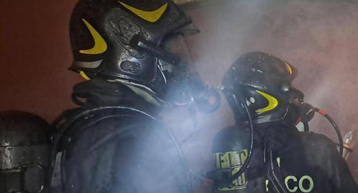 Incendio in casa a Bologna, morti tre bimbi e la mamma