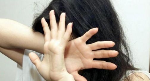 Prima la fa bere, poi violenta una ragazzina di 16 anni: arrestato albanese