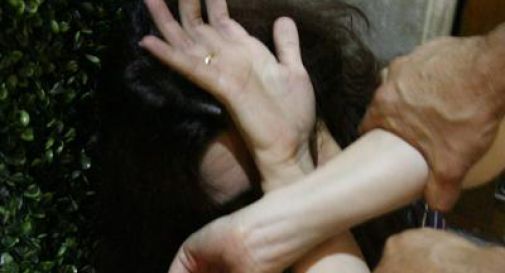 Violenza su donne, arriva il congedo per le vittime. Escluse colf e badanti