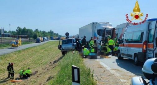 Scontro tra auto e Tir, due morti e quattro feriti 