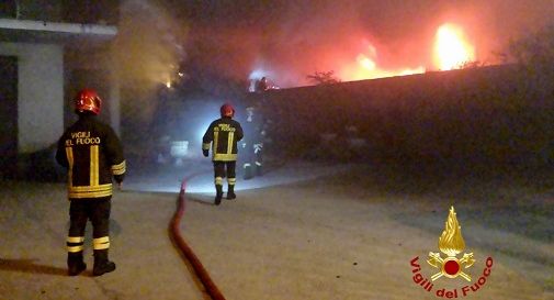 Incendio distrugge azienda nella notte