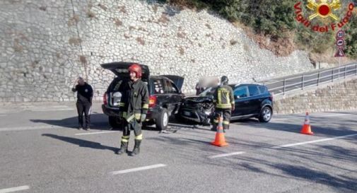 Schianto sulla costiera, donna incinta all’ospedale