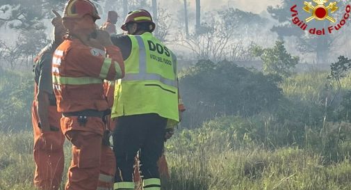 Incendio lungo sei ettari, problemi al traffico ferroviario