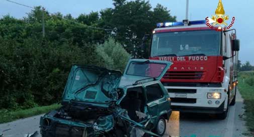 Terribile schianto in auto, muore a soli 27 anni