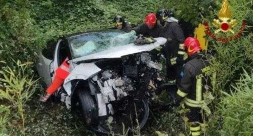 Schianto tra auto: muore un uomo, gravissima la moglie