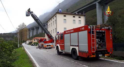 Tromba d'aria a Vittorio Veneto: tetti scoperchiati, frane e linee elettriche danneggiate