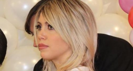 Sassi contro auto Wanda Nara