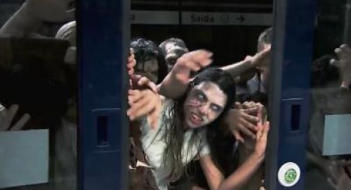 Terrore per un invasione zombie in metro