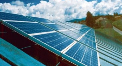 LA DISCARICA DI PAESE RICOPERTA DI PANNELLI FOTOVOLTAICI 