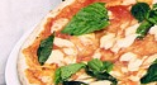 AI DOMICILIARI, MA GESTISCE UNA PIZZERIA E PAGA CON ASSEGNI RUBATI