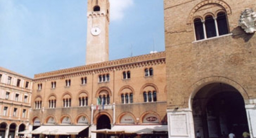 PERICOLO DI CROLLO IN PIAZZA DEI SIGNORI