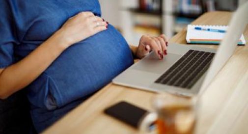 Donne italiane ancora al bivio tra occupazione e maternità: lo studio di Fondazione Gi Group e Valore D.